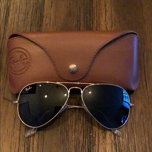 Ray-Ban Classic Gold Aviators